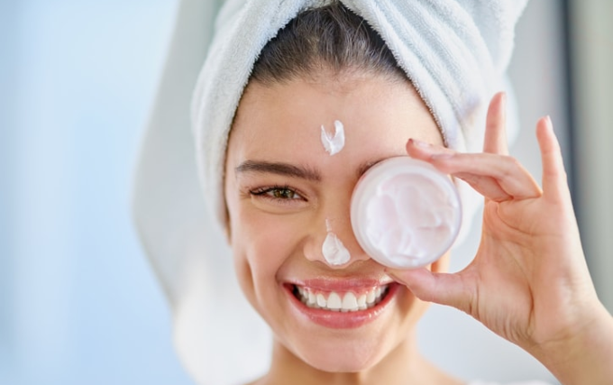 I Am a College Student. Are La Roche-Posay Products Better for Acne-Prone Skin Than Neutrogena? i am a college student. are la roche-posay products better for acne-prone skin than neutrogena?